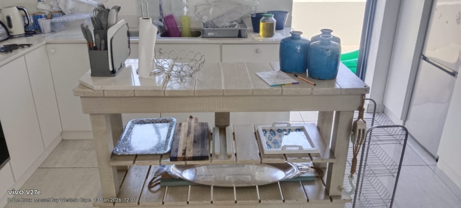 To Let 4 Bedroom Property for Rent in Hartenbos Central Western Cape